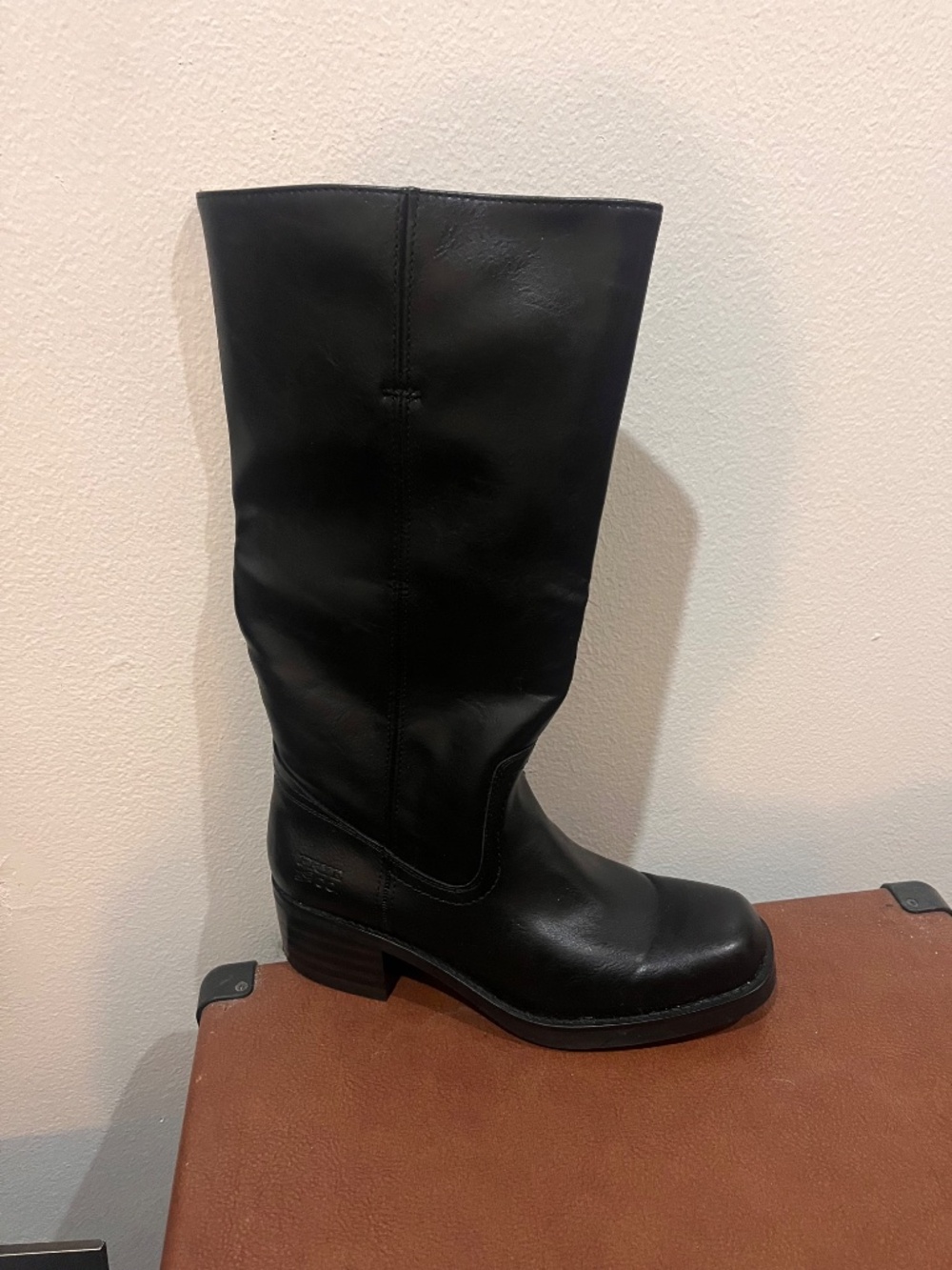 Frye and Co Miranda 14 Boot in Black, Size 9 - Picture 3 of 5